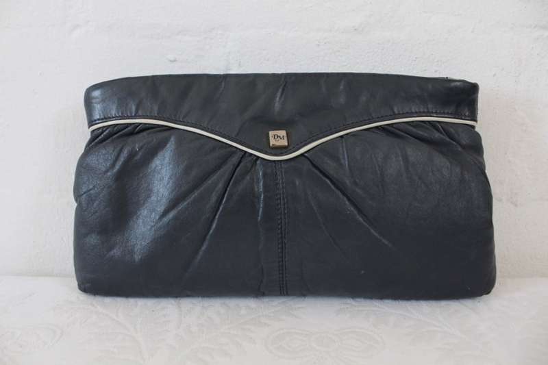 VINTAGE DON MICHELE NAVY GENUINE LEATHER CLUTCH BAG PURSE