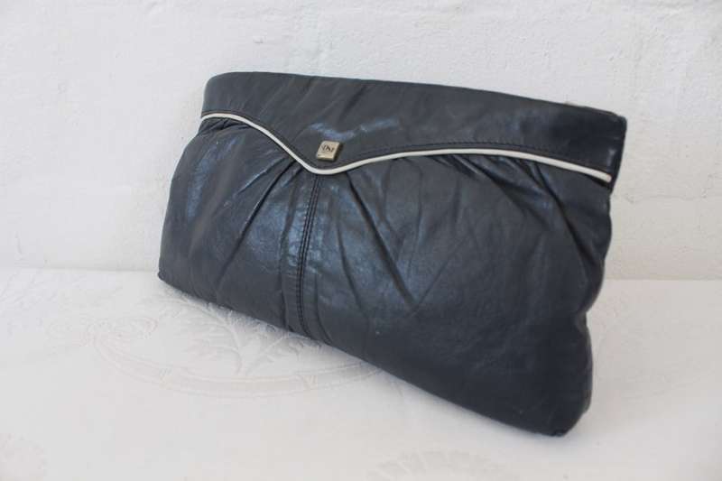 VINTAGE DON MICHELE NAVY GENUINE LEATHER CLUTCH BAG PURSE