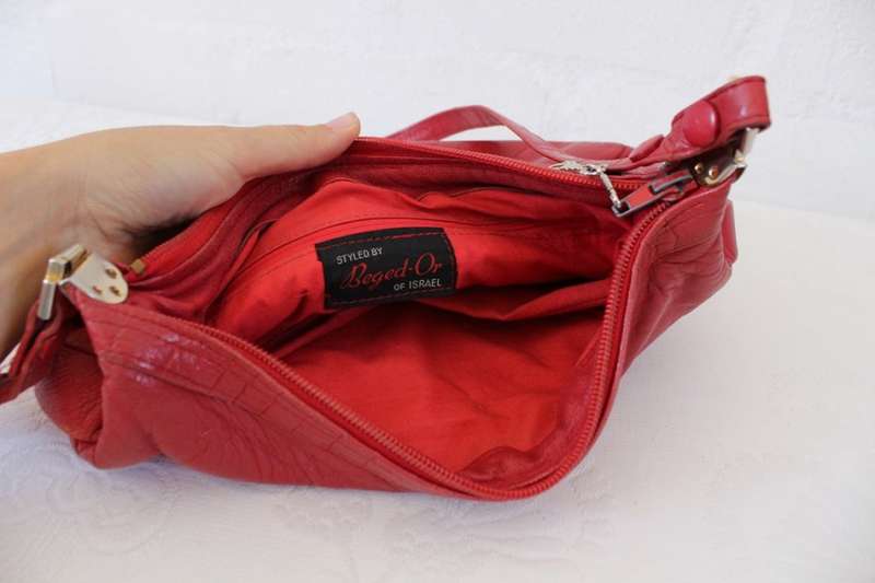 VINTAGE RED GENUINE LEATHER SHOULDER HANDBAG PURSE BAG - MADE IN ISRAEL