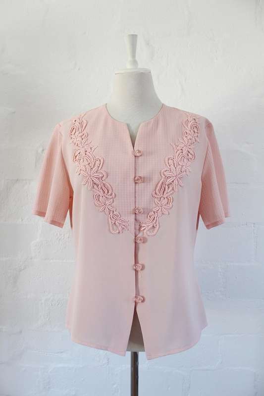 PASTEL PINK FLORAL APPLIQUE SHORT SLEEVE SHIRT TOP BLOUSE - SIZE 14
