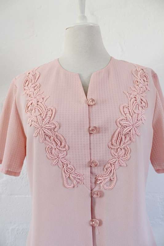 PASTEL PINK FLORAL APPLIQUE SHORT SLEEVE SHIRT TOP BLOUSE - SIZE 14