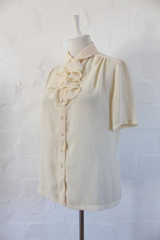 VINTAGE CREAM RUFFLED SHORT SLEEVE BLOUSE SHIRT TOP - SIZE 10
