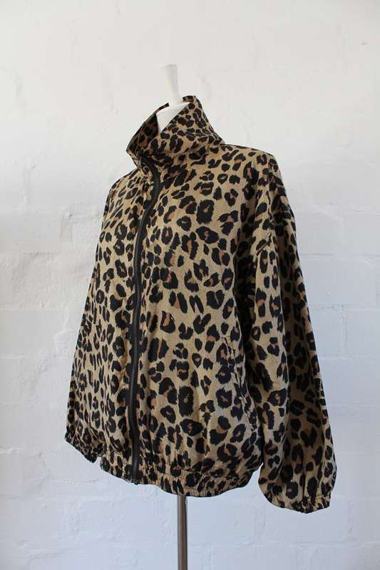 100% SILK LEOPARD PRINT BROWN VINTAGE BOMBER JACKET - SIZE L