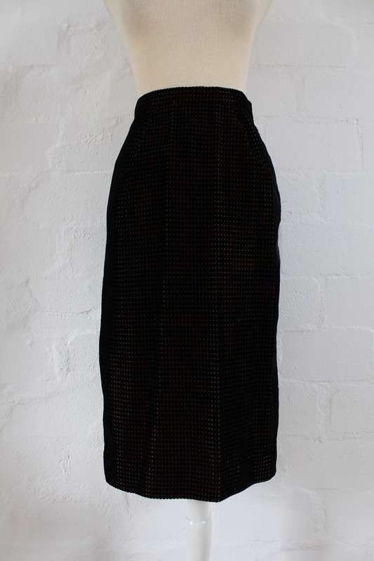 *PARIS* VINTAGE BLACK VELVET JACKET SKIRT TWO PIECE SUIT - SIZE 8