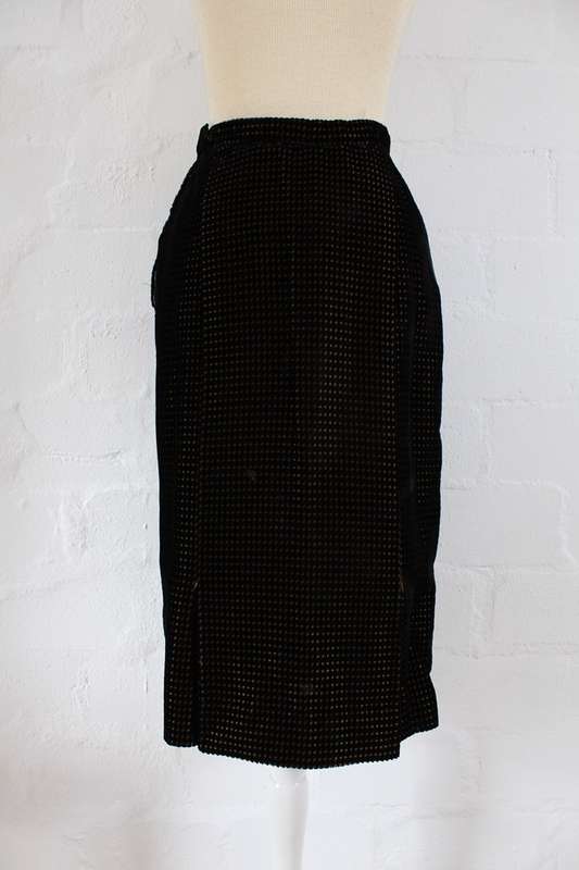 *PARIS* VINTAGE BLACK VELVET JACKET SKIRT TWO PIECE SUIT - SIZE 8