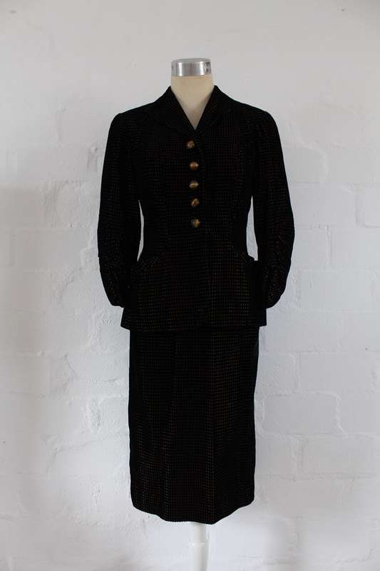 *PARIS* VINTAGE BLACK VELVET JACKET SKIRT TWO PIECE SUIT - SIZE 8