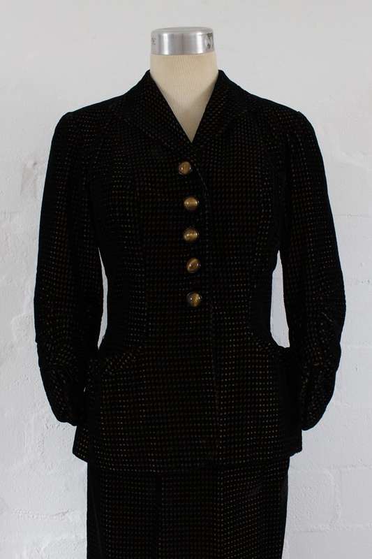 *PARIS* VINTAGE BLACK VELVET JACKET SKIRT TWO PIECE SUIT - SIZE 8