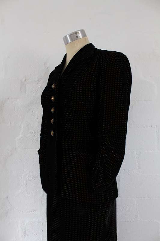 *PARIS* VINTAGE BLACK VELVET JACKET SKIRT TWO PIECE SUIT - SIZE 8