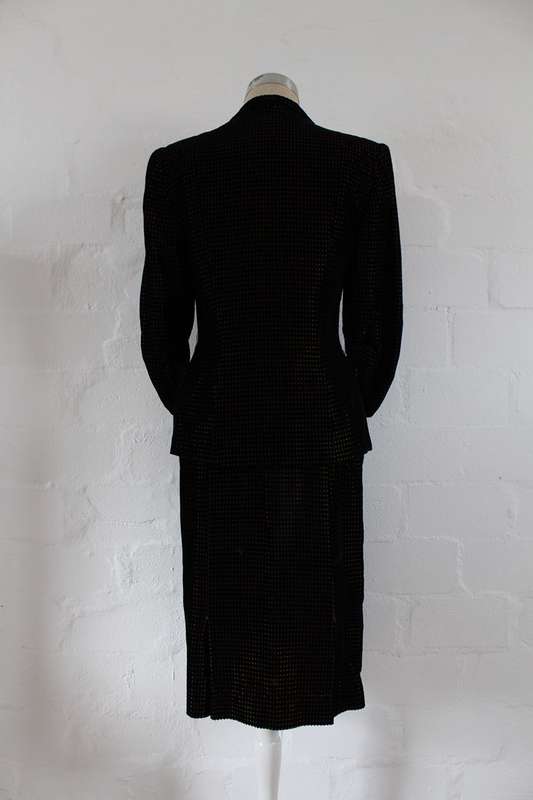 *PARIS* VINTAGE BLACK VELVET JACKET SKIRT TWO PIECE SUIT - SIZE 8