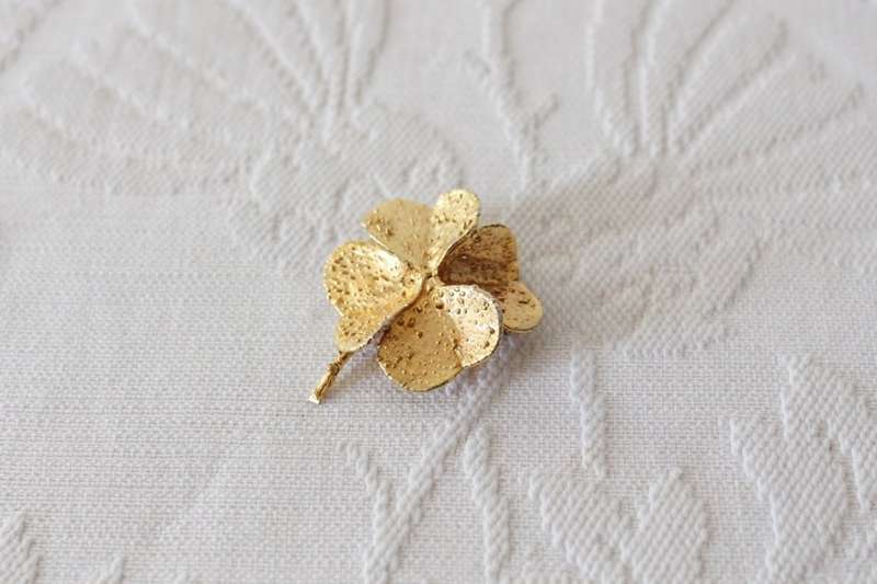 VINTAGE GOLD PLATED FOUR LEAF CLOVER BROOCH PIN