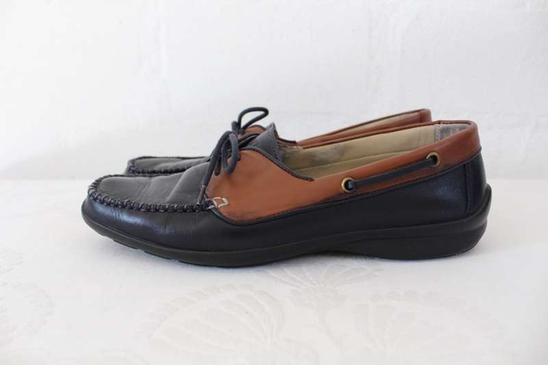 GENUINE LEATHER NAVY TAN HOTTER MOCCASINS SHOES - SIZE 5.5
