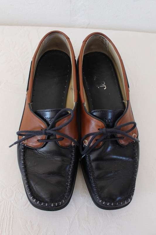 GENUINE LEATHER NAVY TAN HOTTER MOCCASINS SHOES - SIZE 5.5