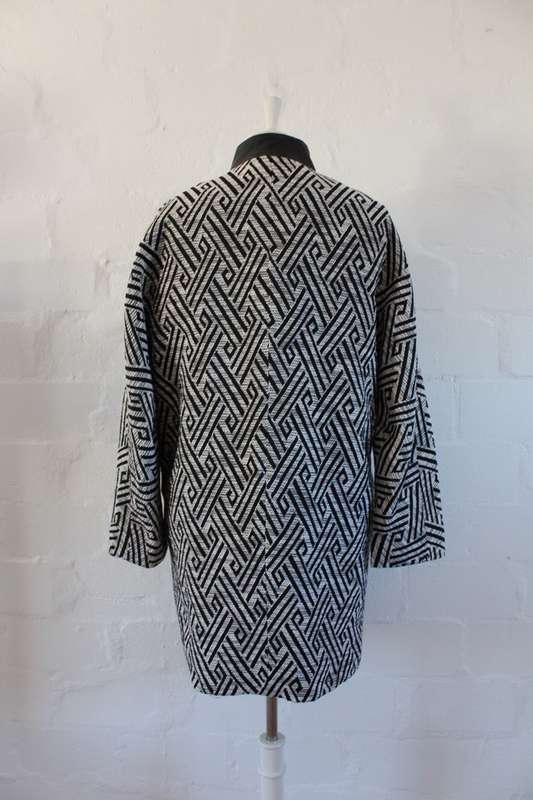ZARA BASIC TRIBAL BLACK WHITE PRINT COAT JACKET - SIZE L