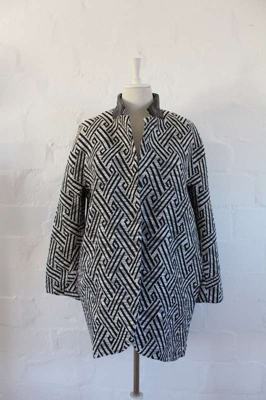 ZARA BASIC TRIBAL BLACK WHITE PRINT COAT JACKET - SIZE L