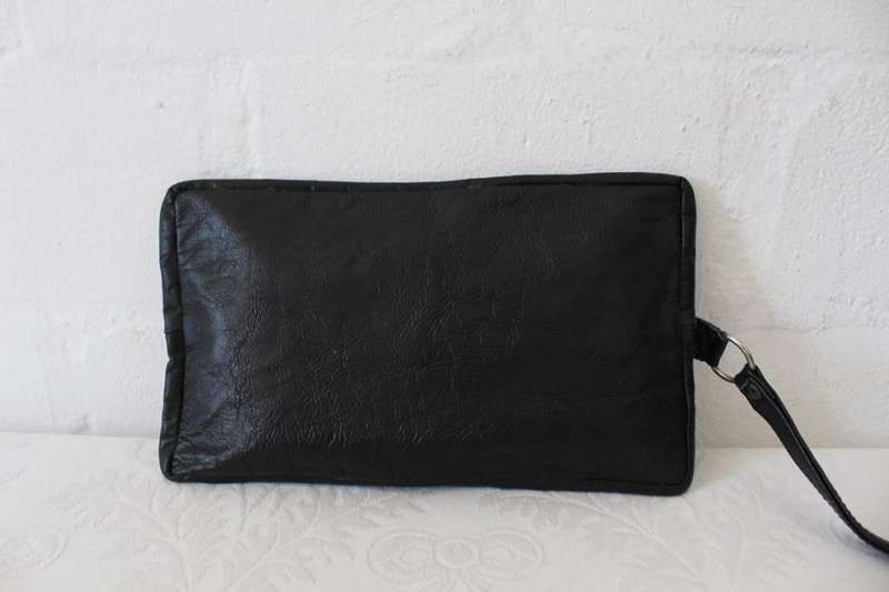 VINTAGE GENUINE LEATHER BLACK CLUTCH BAG PURSE
