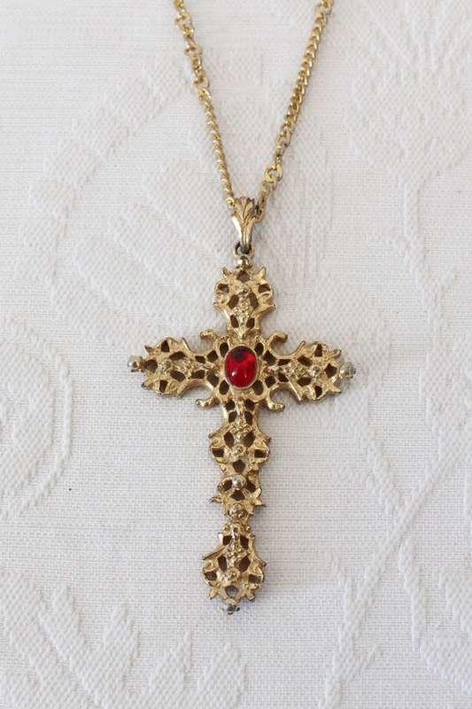 VINTAGE GOLD PLATED RED STONE CROSS PENDANT CHAIN NECKLACE