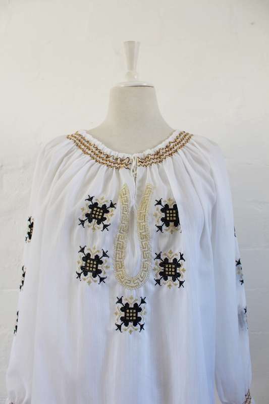 VINTAGE EMBROIDERED WHITE BLACK LONG SLEEVE PEASANT TOP BLOUSE - SIZE 14