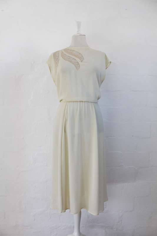 VINTAGE CREAM CUT-OUT LACE COCKTAIL DRESS - SIZE 18
