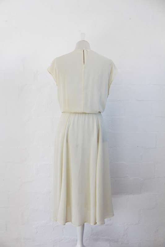 VINTAGE CREAM CUT-OUT LACE COCKTAIL DRESS - SIZE 18