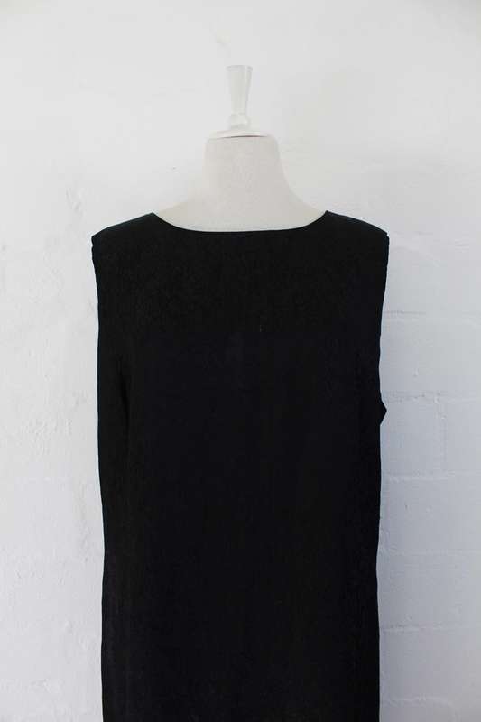 VINTAGE BLACK SLEEVELESS SHIFT COCKTAIL DRESS - SIZE 20