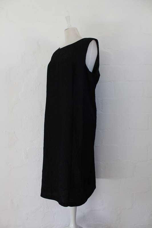 VINTAGE BLACK SLEEVELESS SHIFT COCKTAIL DRESS - SIZE 20