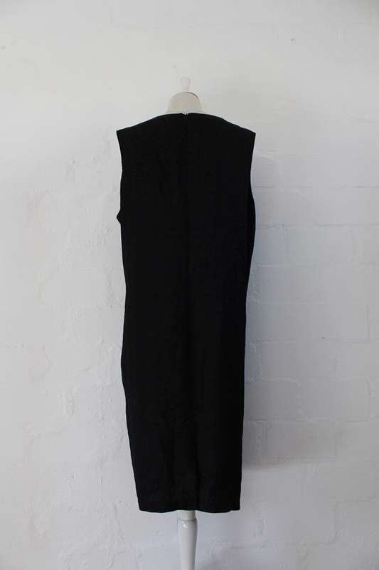 VINTAGE BLACK SLEEVELESS SHIFT COCKTAIL DRESS - SIZE 20