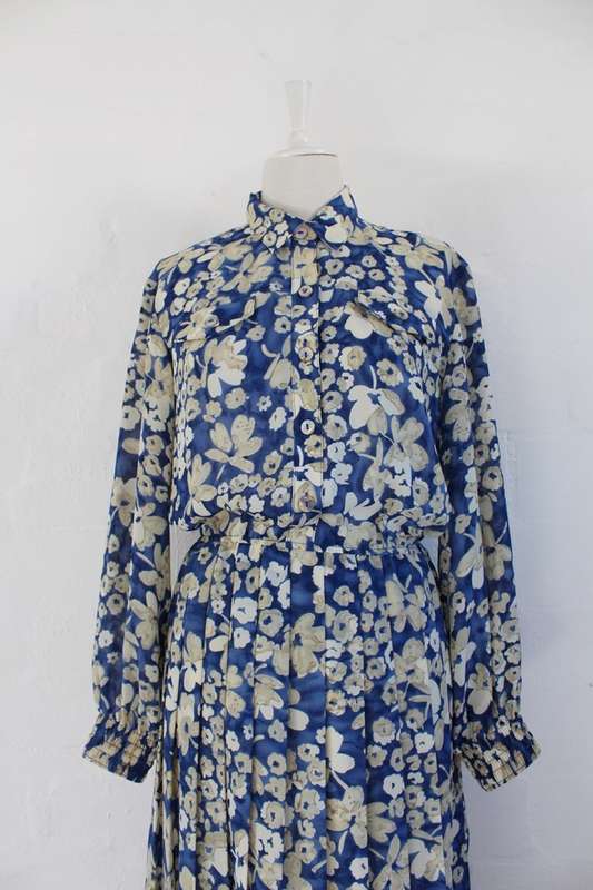 VINTAGE FLORAL PRINT BLUE CREAM PLEATED LONG SLEEVE DAY DRESS - SIZE 16