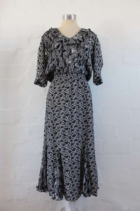 VINTAGE PLEATED BLACK WHITE LEAF PRINT RUFFLED COCKTAIL DRESS - SIZE 10