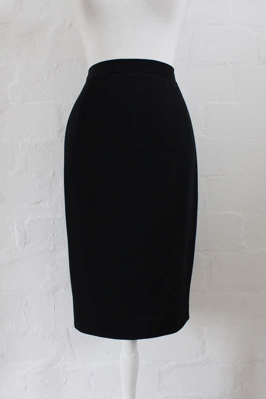 *UNGARO SOLO DONNA PARIS* BLACK WOOL PENCIL SKIRT - SIZE 10