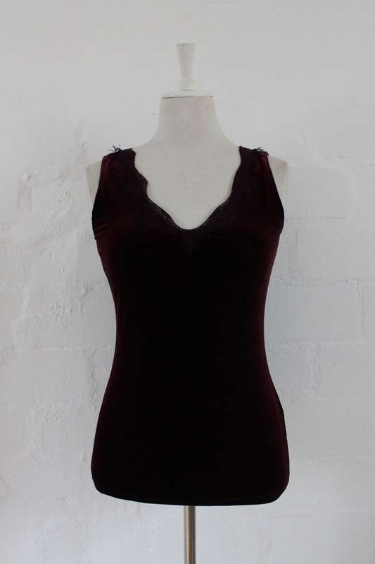 VINTAGE STYLE MAROON VELVET LACE SLEEVELESS TOP - SIZE 8