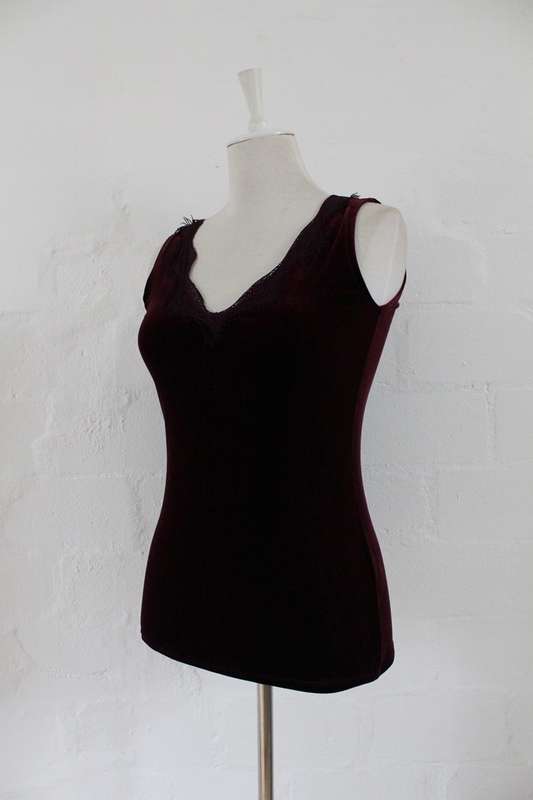 VINTAGE STYLE MAROON VELVET LACE SLEEVELESS TOP - SIZE 8