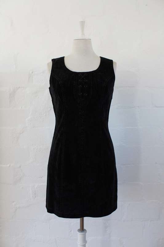 VINTAGE BLACK VELVET SLEEVELESS SHIFT DRESS - SIZE 10