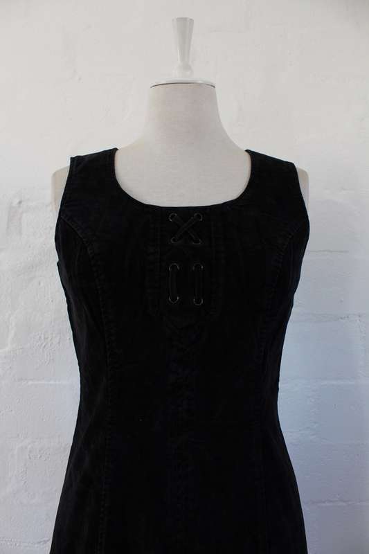 VINTAGE BLACK VELVET SLEEVELESS SHIFT DRESS - SIZE 10