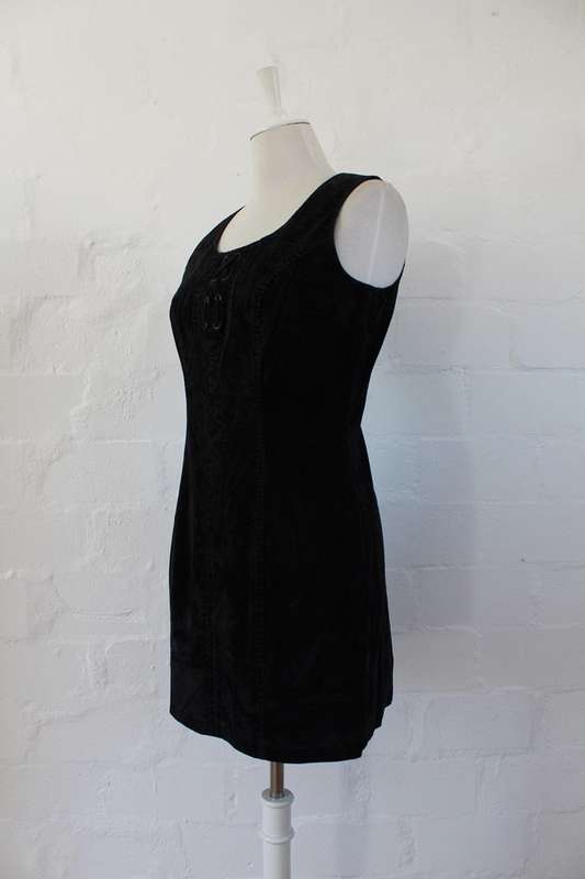 VINTAGE BLACK VELVET SLEEVELESS SHIFT DRESS - SIZE 10