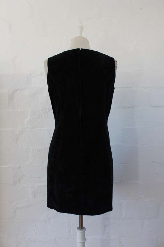 VINTAGE BLACK VELVET SLEEVELESS SHIFT DRESS - SIZE 10