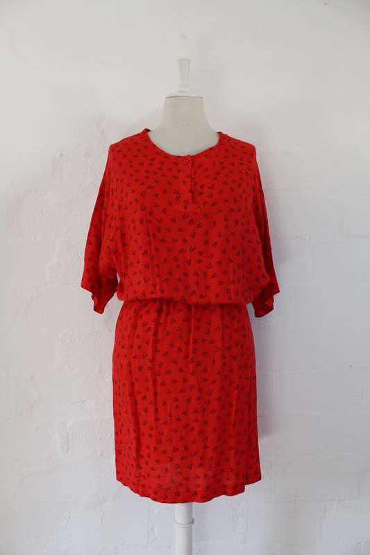 VINTAGE RED PRINTED BATWING DAY DRESS - SIZE 10