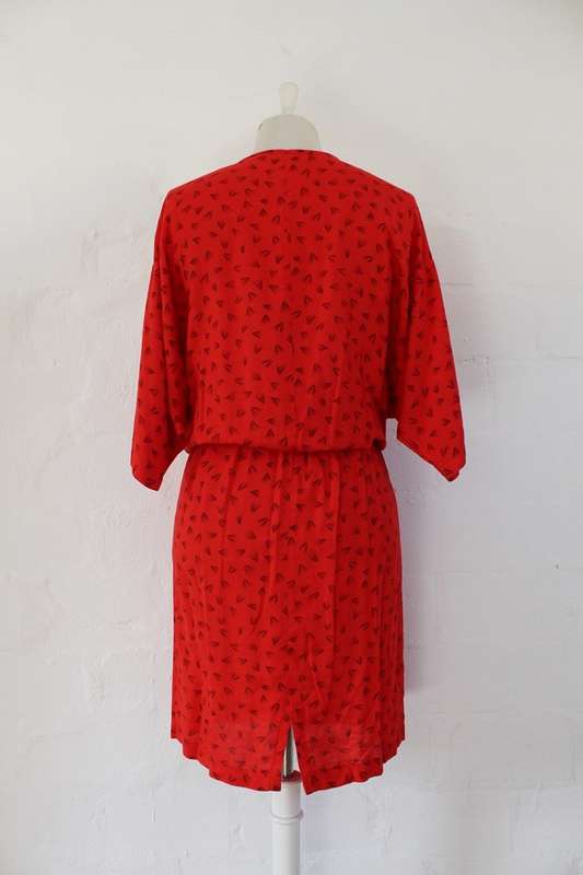 VINTAGE RED PRINTED BATWING DAY DRESS - SIZE 10