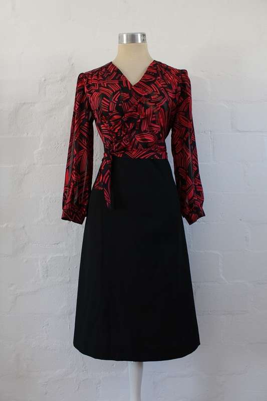 VINTAGE BLACK RED LONG SLEEVE TIE WAIST COCKTAIL DRESS - SIZE 10