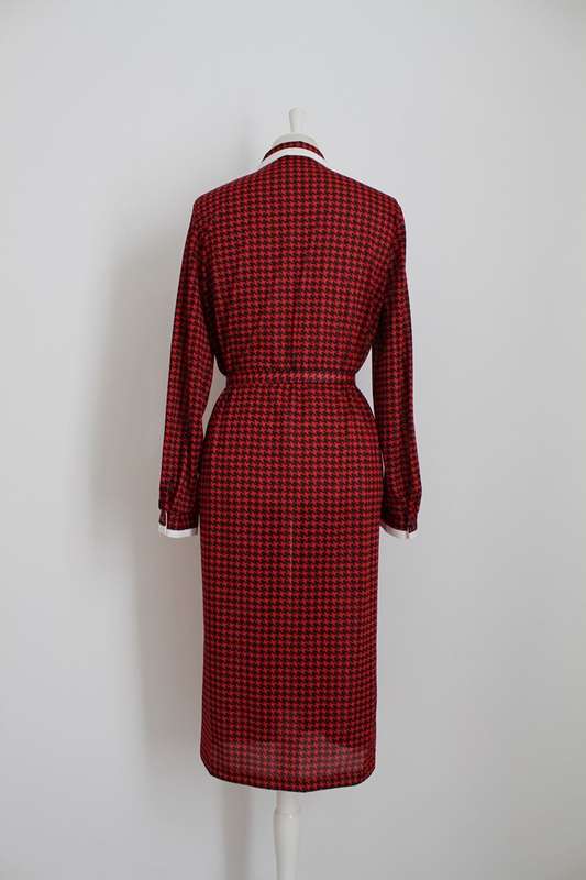 VINTAGE HOUNDSTOOTH PRINT RED BLACK BELTED LONG SLEEVE DRESS - SIZE 16
