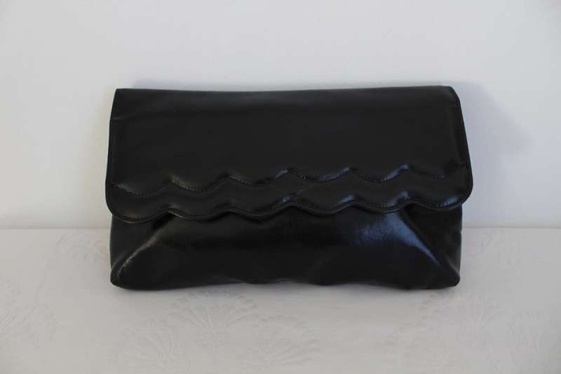 GENUINE LEATHER VINTAGE BLACK SCALLOPED CLUTCH PURSE BAG