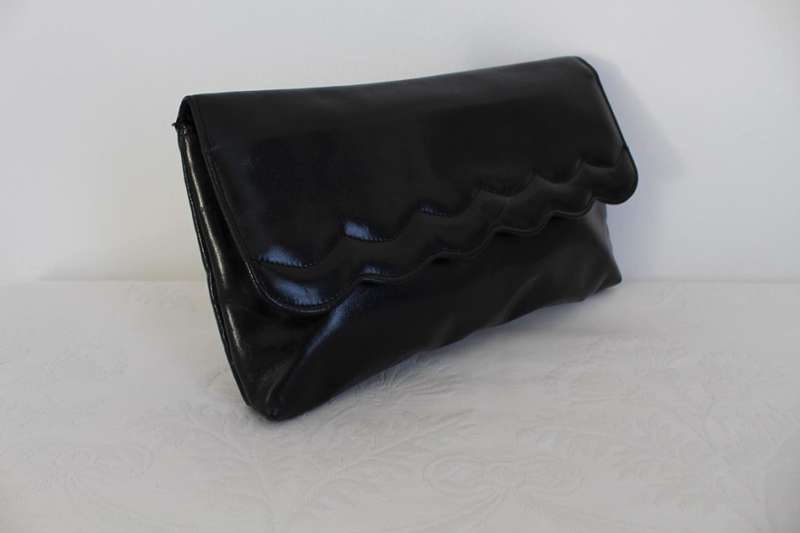 GENUINE LEATHER VINTAGE BLACK SCALLOPED CLUTCH PURSE BAG