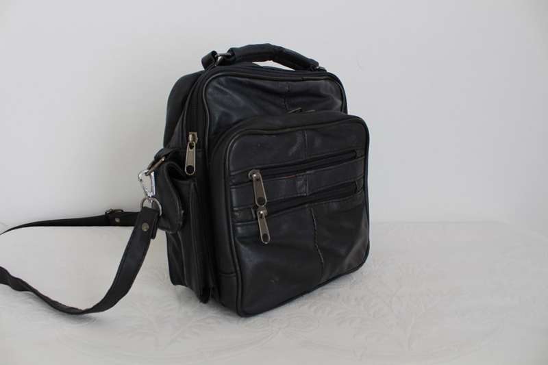 GENUINE LEATHER BLACK PATCH SLING BAG HANDBAG