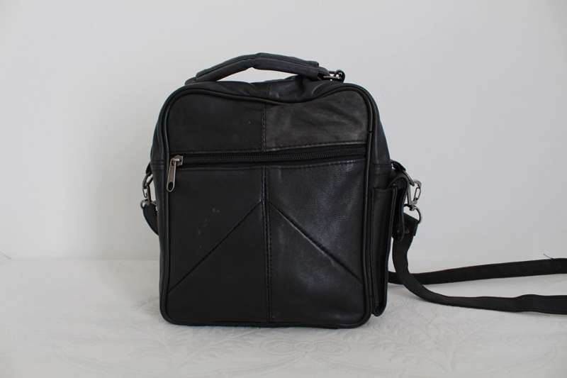 GENUINE LEATHER BLACK PATCH SLING BAG HANDBAG
