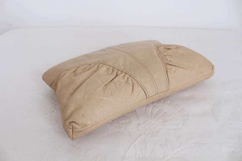 VINTAGE BEIGE GENUINE LEATHER CLUTCH BAG PURSE