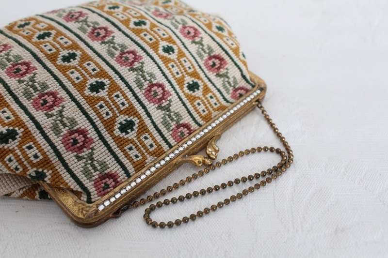 VINTAGE NEEDLEPOINT TAPESTRY EMBROIDERED EVENING BAG CLUTCH HANDBAG
