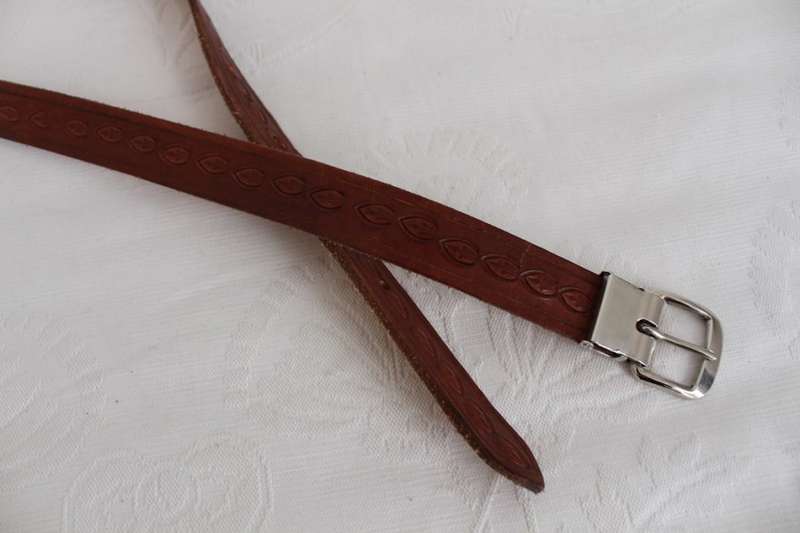 VINTAGE TOOLED FLORAL GENUINE LEATHER BROWN BELT