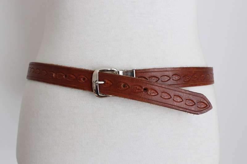 VINTAGE TOOLED FLORAL GENUINE LEATHER BROWN BELT