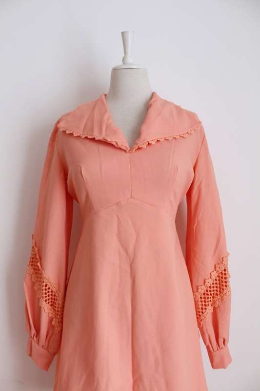 VINTAGE ORANGE CUT-OUT EMBROIDERED LONG SLEEVE SHIFT DRESS - SIZE 12