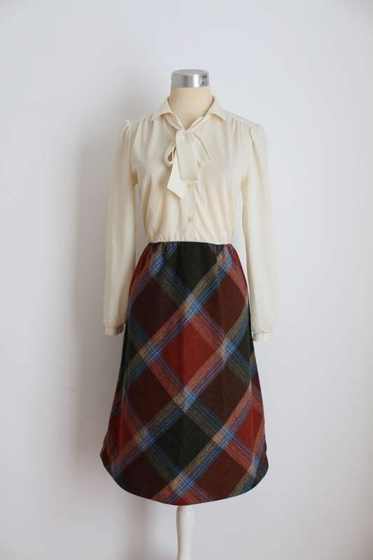 VINTAGE WOOL PLAID PUSSYBOW TIE DRESS - SIZE 10