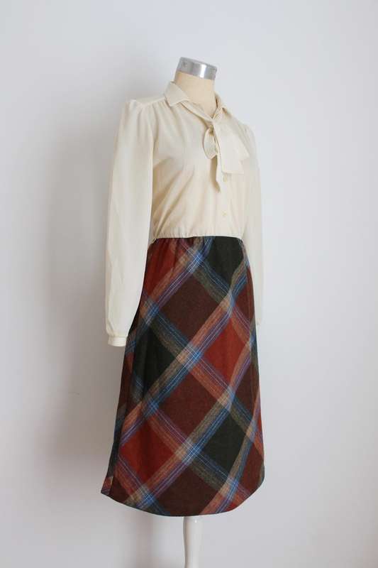 VINTAGE WOOL PLAID PUSSYBOW TIE DRESS - SIZE 10
